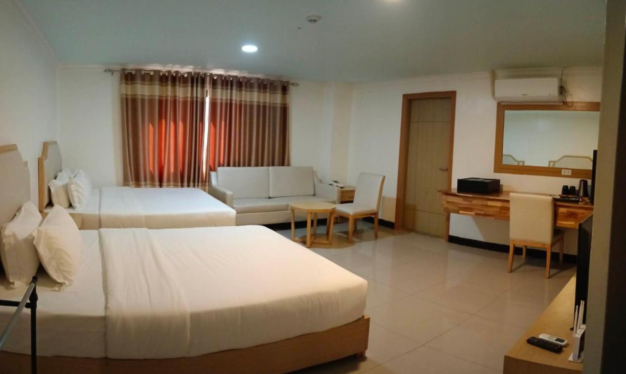 Punta Clark Hotel Clark Field Dış mekan fotoğraf